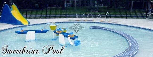 Building Photo - 102 Monroe St