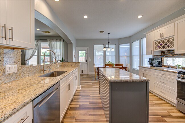 Building Photo - 6206 Clear Canyon Dr