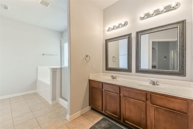 Building Photo - 2212 Highland Crossing Dr
