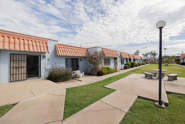 Primary Photo - 6822 N 35th Ave