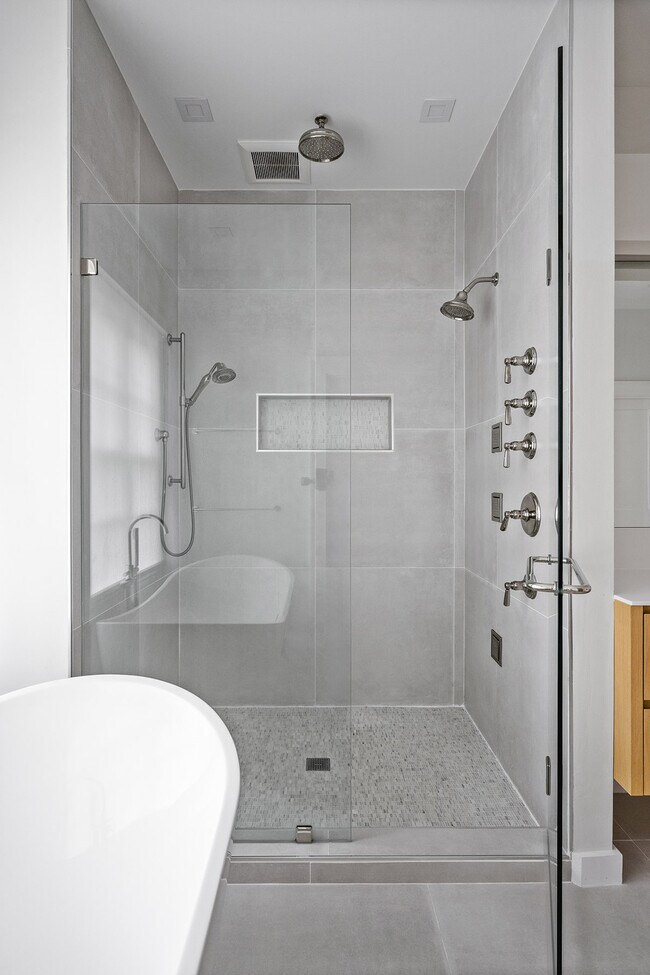 Building Photo - 1280 Becket Dr NE