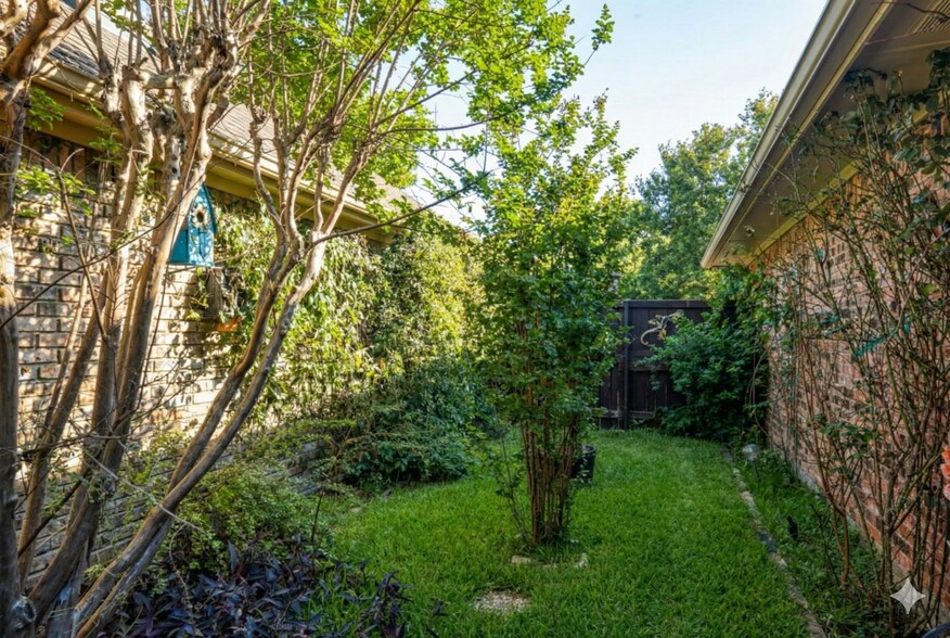 Building Photo - 6537 Patricia Ave