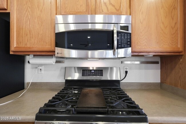 Building Photo - 1642 W Windsong Dr