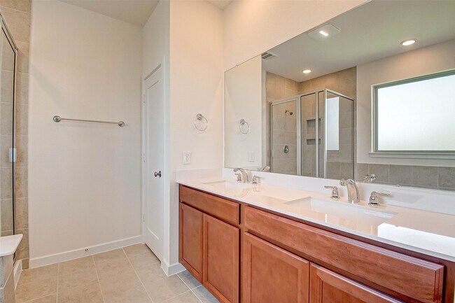 Building Photo - 8011 Colony Chase Ct