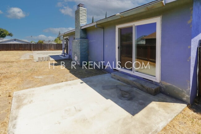Building Photo - Spacious Family Retreat in Manteca, Ready ...