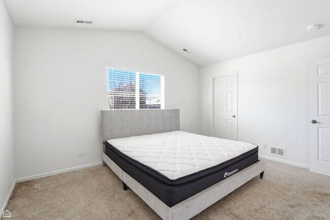 Building Photo - 487 W Hamlin Ln