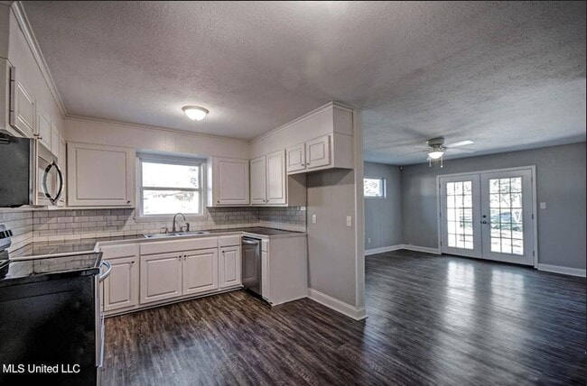 Building Photo - 361 Mary Ann Dr