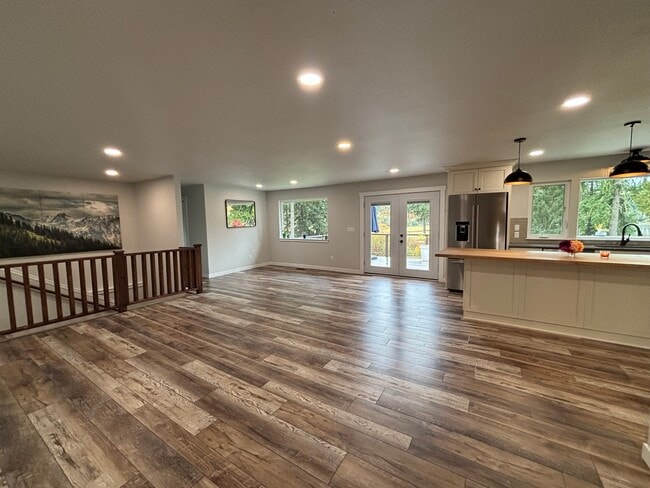 Building Photo - 8582 Long Lake Rd SE