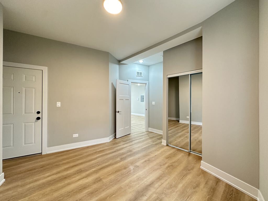 Building Photo - 451 W Belden Ave