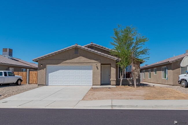 Primary Photo - 7912 E 44th Ln