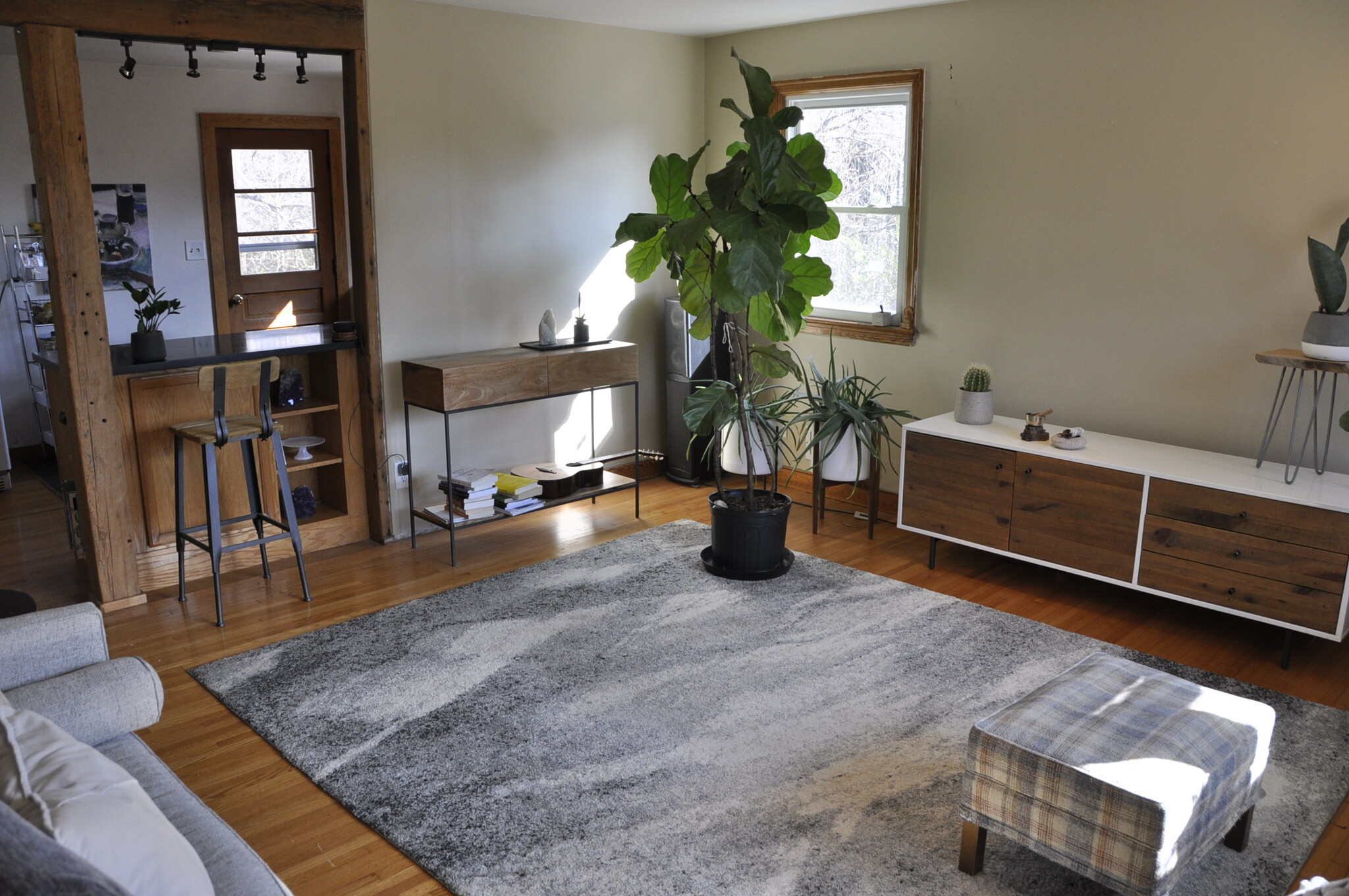 Living room - 2414 Sunset Rd
