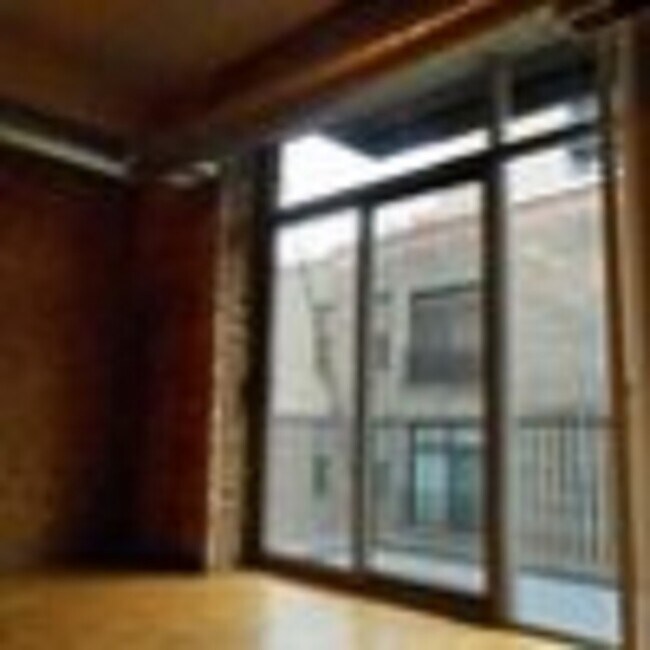 Wall to Ceiling Windows - 1528 S Wabash Ave