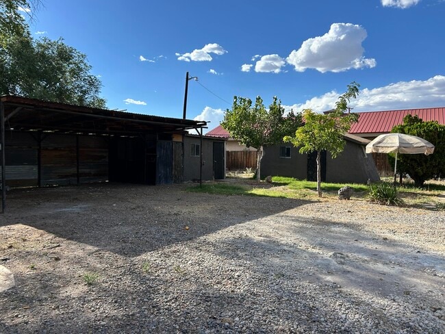 Building Photo - 607 1/2 Baca Ave