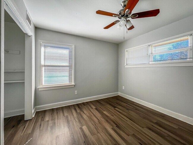 Building Photo - Charming 4BR/2BA Home in Dallas