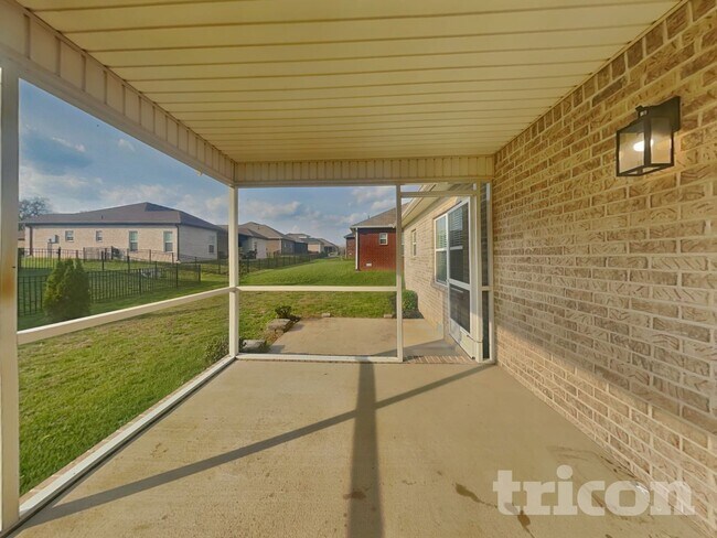 Building Photo - 424 Mya Marie Dr