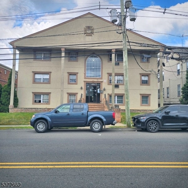 Primary Photo - 816 W Grand St
