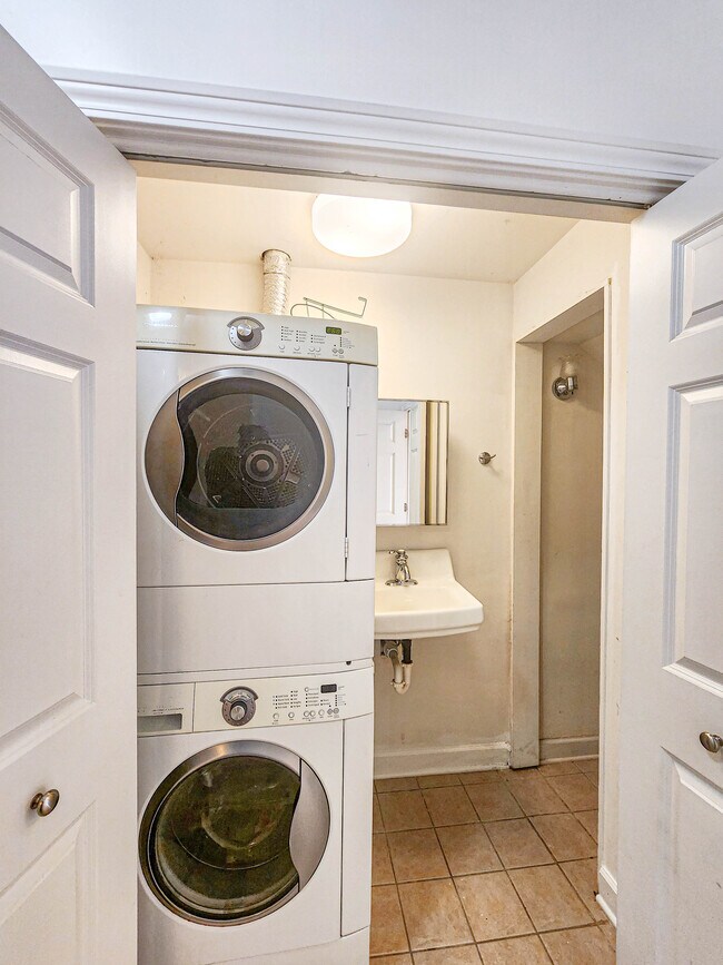 Building Photo - 1643 Church St