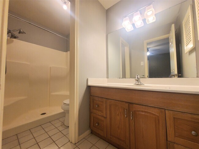 Building Photo - 2030 Plantation Dr