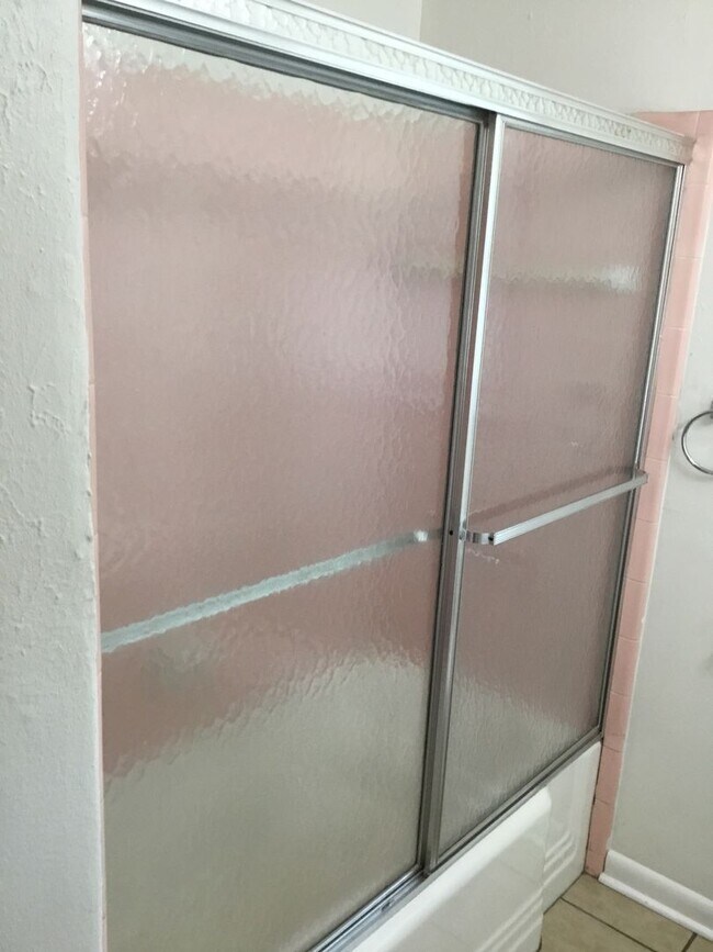 Building Photo - *3/2*SOUTHERN HILLS/SOUTHWOOD*FRESH PAINT*