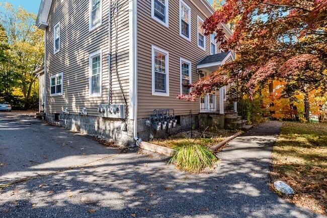 Building Photo - 179 Main St