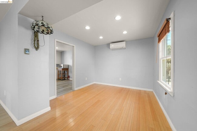 Building Photo - 7850 Crest Ave