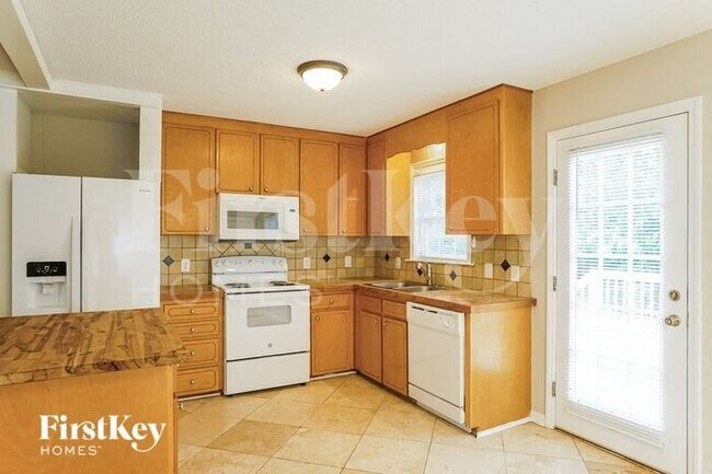 Building Photo - 1109 Grovewood Dr