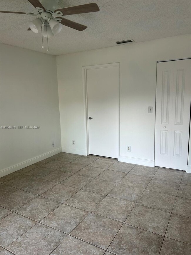 Building Photo - 578 Woodgate Cir