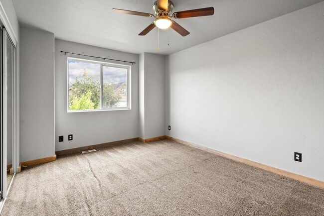 Building Photo - Amazing 3 Bedroom/2 Bath Bi-Level Home for...