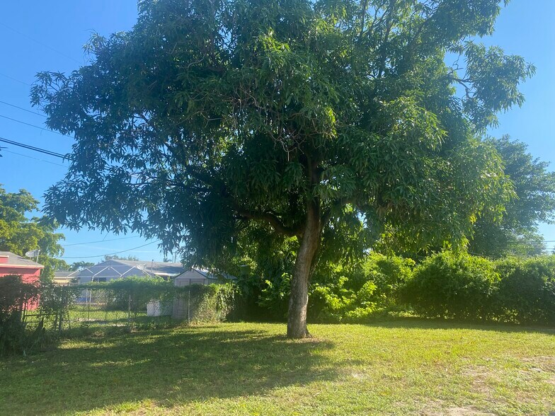 Building Photo - 1375 NW 84th Ter