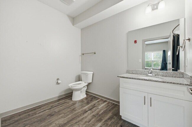 Building Photo - 782 Riverfront Pkwy
