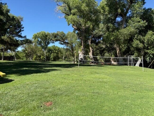 Building Photo - 2 Bed 2 Bath in the wonderful Community of...
