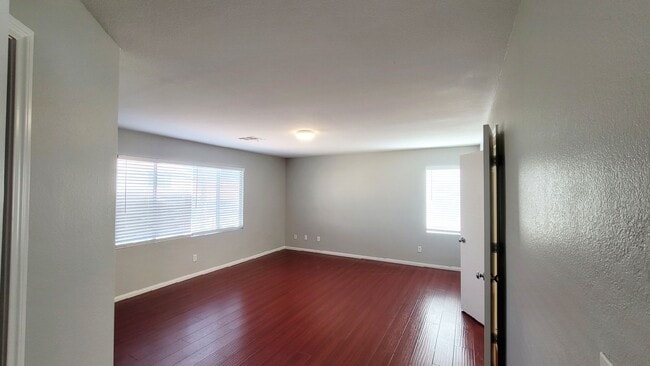 Building Photo - 10028 W Cherokee Ave