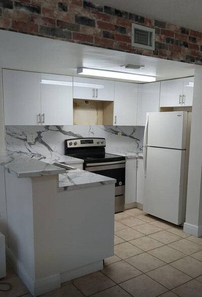 Building Photo - 8585 NW 6th Ln