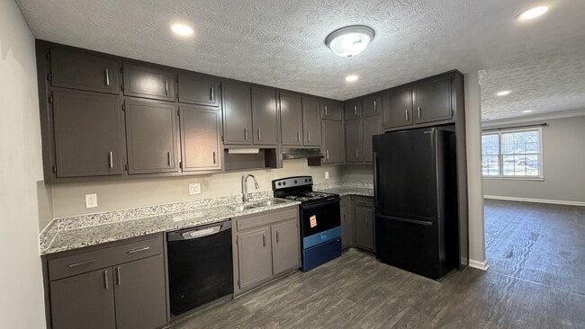 Building Photo - 3461 Southgate Trail SE