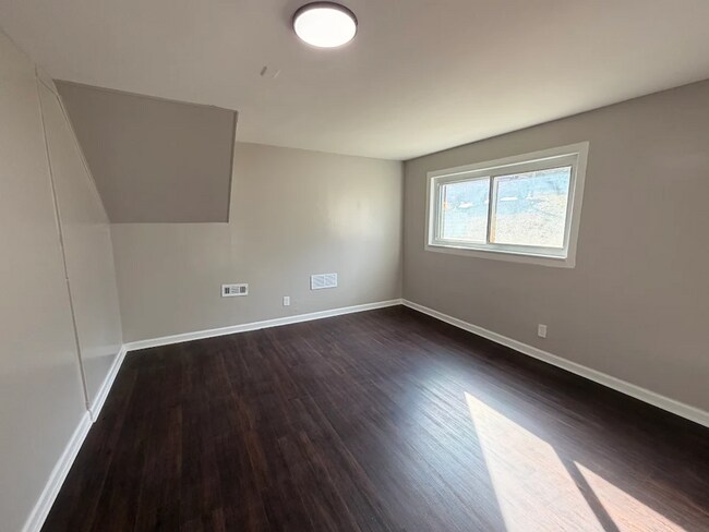 Building Photo - Spacious 5 BD 3 BA Home in a Quiet Decatur Neighborhood