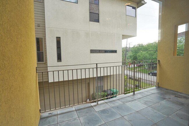 Building Photo - 4611 Austin St