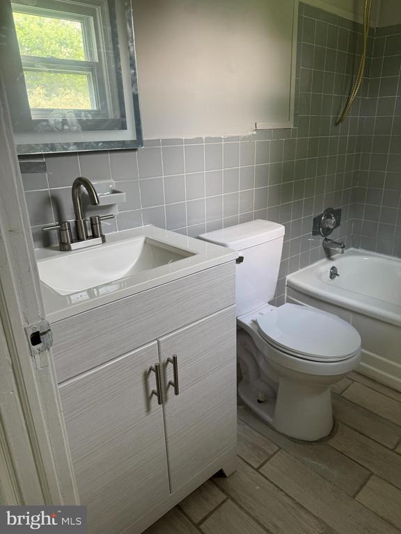 Building Photo - 509 Winding Way