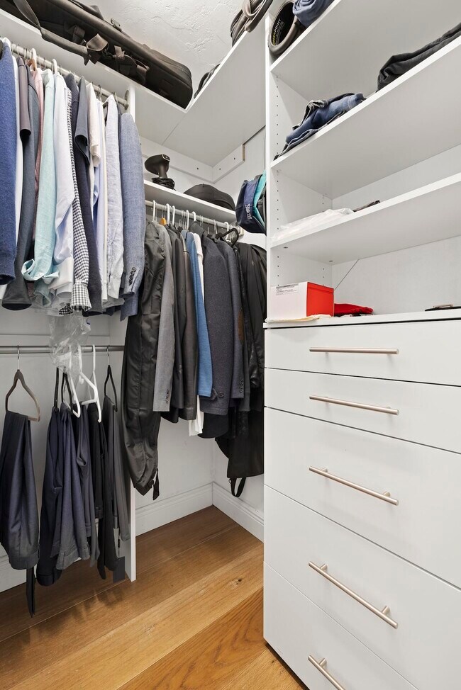 Building Photo - 6251 NE 19th Terrace