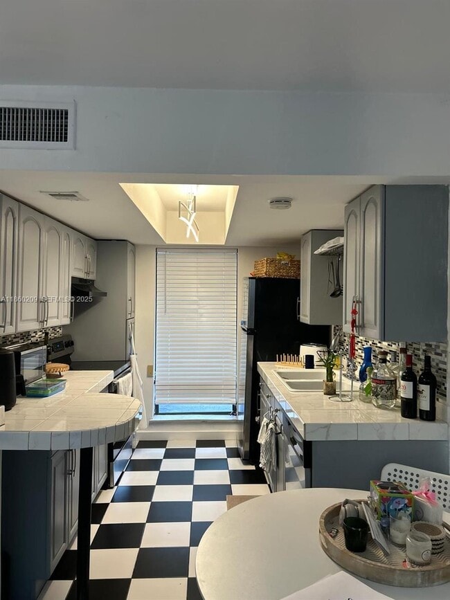 Building Photo - 3036 SW 27th Ave