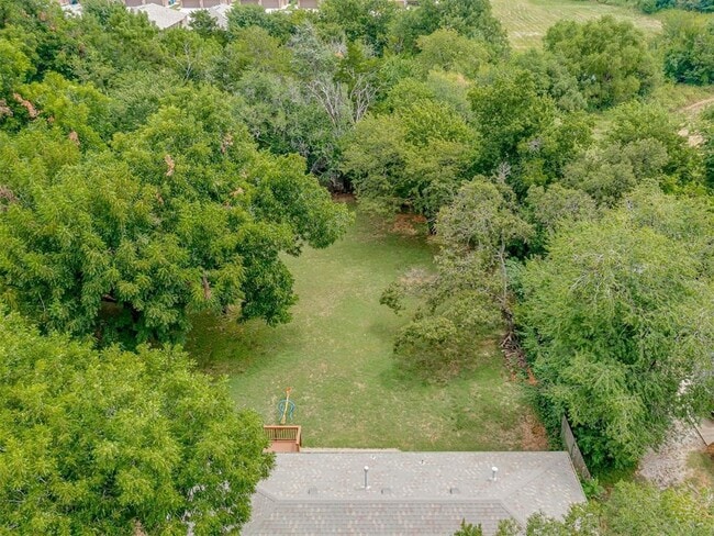 Building Photo - 300 N Fretz Ave