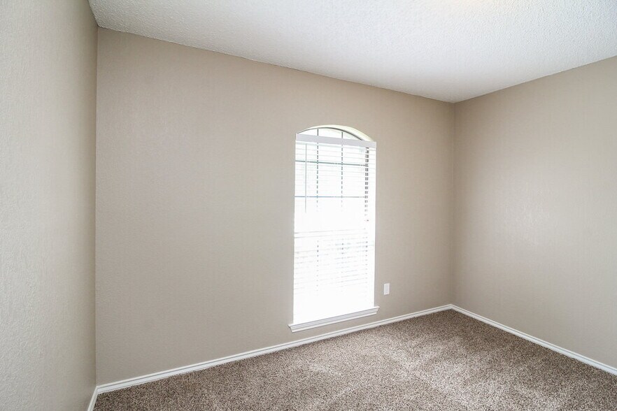 Building Photo - 849 Woodridge Cir