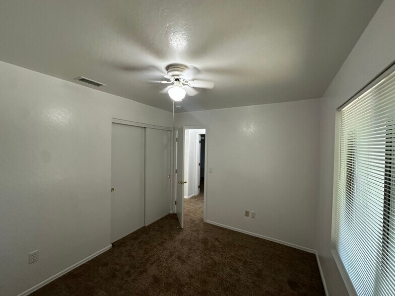 Building Photo - 9421 N 93rd Ave