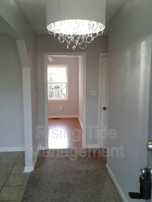 Building Photo - 1001 Christopher Dr