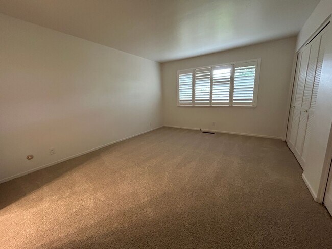 Building Photo - 7588 Oak Leaf Dr