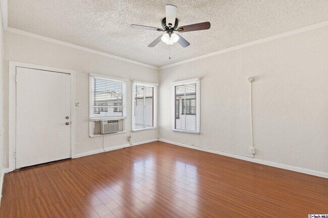 Building Photo - 318 E Palmer Ave