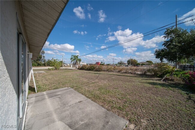 Building Photo - 2825 SW Santa Barbara Pl