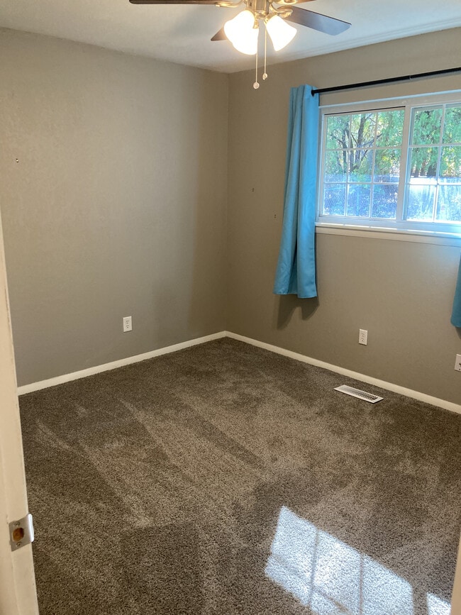 Building Photo - 5024 S 85th East Ave