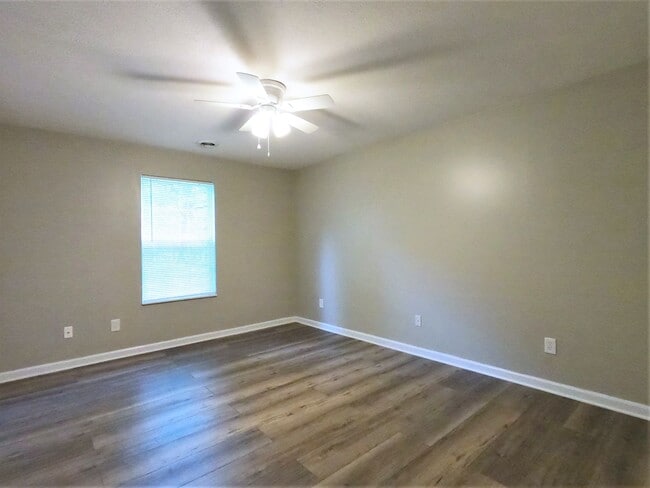 Building Photo - FOUNTAIN CITY: GROUND LEVEL 2 BEDROOM, 2 BATHROOM CONDO IN MAPLE CHASE