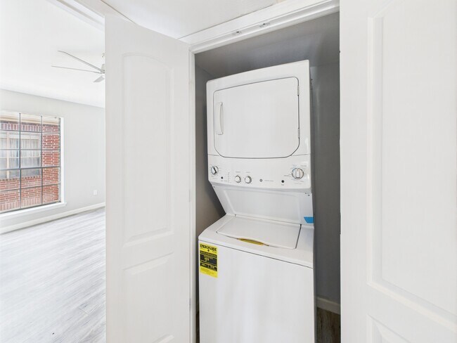 Building Photo - 8055 Cambridge St