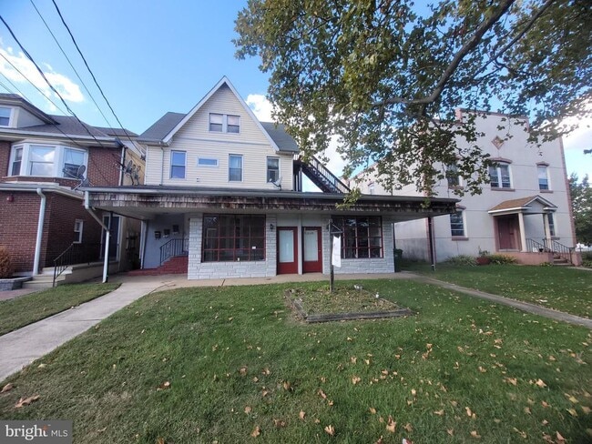 Building Photo - 317 E Broad St